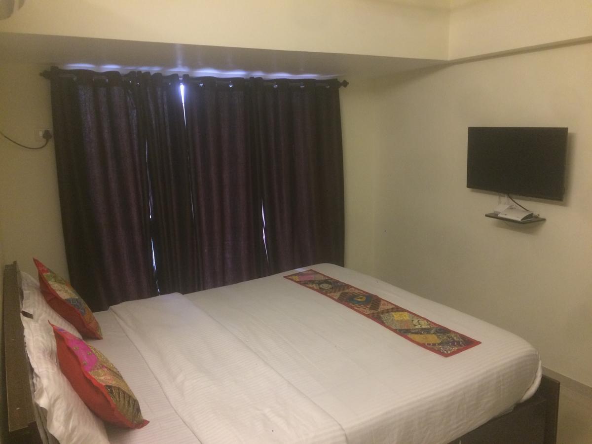 Poonam Hieghts Mumbai Bagian luar foto